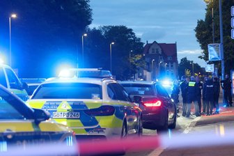 Polizist bei Auseinandersetzung in Göttingen angeschossen - Die Polizei sperrte den Tatort weiträumig ab. 