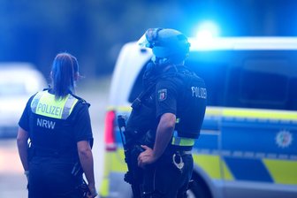 Polizist in Dortmund angeschossen - Kinder als Geiseln? - Die Polizei ist in Dortmund zu einem Großeinsatz ausgerückt.