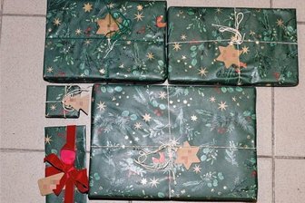 Polizisten helfen dem Weihnachtsmann - 