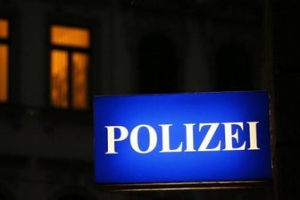 Polizisten löschen Pkw-Brand vor dem eigenen Standort - Polizeibeamte hat am Dienstagmorgen in Wilkau-Haßlau einen Autobrand gelöscht und damit Schlimmeres verhindert.