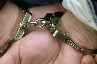 Polizisten überraschen mutmaßliche Drogendealer im Schlaf -