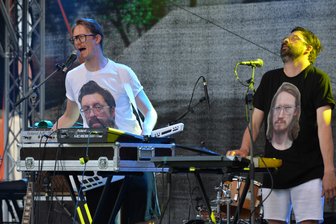Pool Spiders im Oederaner Bad - Falk Töpfer (l.) und Max Rademan aus Dresden starteten vor 200 Fans in den Festivalabend.