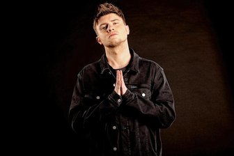 Pop aus dem Erzgebirge: Warum Toni Kraus' neue Scheibe scheibchenweise kam - Toni: Geschafft, jetzt ist das neue Album draußen.