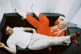 In "Antenne Ätna" reden Inéz Schaefer und Demian Kappenstein über Musik und Grenzen, die man in der Musik erleben und überschreiten kann.