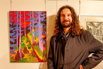 Poppiges aus dem Erzgebirgswald: Sammlung Erzgebirgische Landschaftskunst stellt sich für die Zukunft auf - Das in poppigen Farben gehaltene Werk „Schönjungferngrund I“ stammt von Sebastian Müller aus Annaberg. Als Künstler nennt er sich Sebastian Mvller.