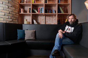 Populistische Kulturpolitik in Europa: Von Ungarn bis Italien - ein Überblick - Der ungarische Theater- und Filmregisseur Arpad Schilling wurde zum Staatsfeind ernannt. Er inszeniert heute außerhalb seiner Heimat.