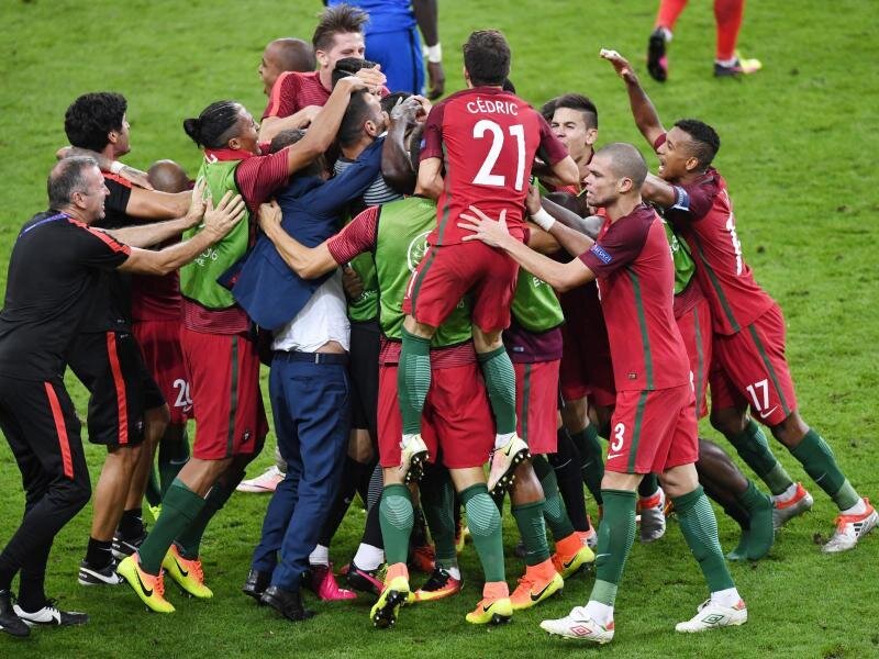 Portugal ist Fußball-Europameister - Portugal ist mit einem einzigen Sieg in regulärer Spielzeit Europameister geworden.