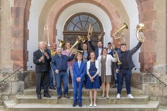 Posaunenchor Neuwelt feiert 115. Geburtstag - Der Posaunenchor von Schwarzenberg-Neuwelt - hier vor der Emmauskirche - kann auf sein 115-jähriges Bestehen zurückblicken.
