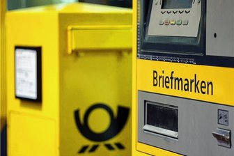 Postbank entfernt Briefmarkenautomaten in Chemnitzer Innenstadt - Einer dieser Automaten für Briefmarken stand bis vor Kurzem vor der Postbank-Filiale an der Straße der Nationen in der Chemnitzer Innenstadt.