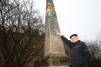 Postmeilensäule glänzt wieder -