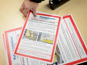 Potsdamer Bombe: Unbekannte erpressen Paketdienst DHL - Das Paket wurde am Donnerstag an einer DHL-Station in Potsdam aufgegeben.
