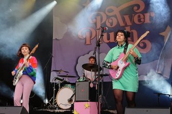 Power Plush als Chemnitzer Nachschub beim Lollapalooza: Die Kraft eines Sommers - Anja Jurleit, Nino Cutino und Maria Costantino von Power Plush beim Lollapalooza in Berlin.