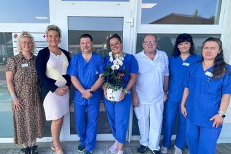 Praxis für Orthopädie in Leukersdorf eröffnet - Das Praxisteam (v. l.): Tina Schiemann, Nicole Lasch, Dr. med. Gerrit Bernhardt, Schwester Doreen, Roman Ewertz, Schwester Simone, Schwester Nicole
