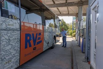 Preisexplosion verursacht 5-Millionen-Loch beim Regionalverkehr Erzgebirge - Auch der Regionalverkehr Erzgebirge hat mit Preissteigerungen zu kämpfen. Eine wesentlicher Faktor ist dabei Diesel. 