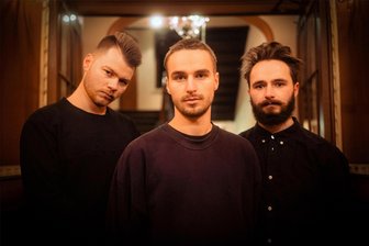 Preisgekröntes Jazztrio spielt im Plauener Malzhaus - Das Simon-Lucaciu-Trio mit Simon Lucaciu (vorn), Florian Müller (re.) und Lukas Heckers.