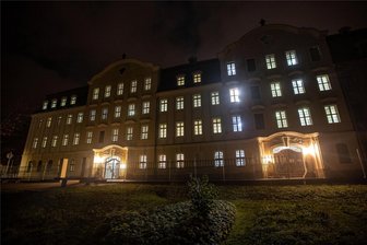 Preiswerte Museumsbesuche? Plauen verheddert sich im eigenen Rabattdschungel - Willkommen in der Fabrik der Fäden: Auf Plauens neuem Museums-Highlight ruhen Hoffnungen, eine Vernetzung mit der Schaustickerei soll es geben. Für das Sonderangebot mit Straßenbahn-Ticket gibt es indes noch Gesprächsbedarf.