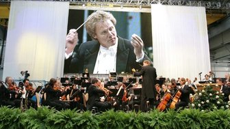 Premiere für Klassik-Nacht - 
              <p class="artikelinhalt">Ein besonderes Erlebnis sind Open-Air-Konzerte mit der Vogtland-Philharmonie. Die Klassik-Nacht feiert in Auerbach am 14. Juni auf dem Neumarkt ihre Premiere. </p>
            