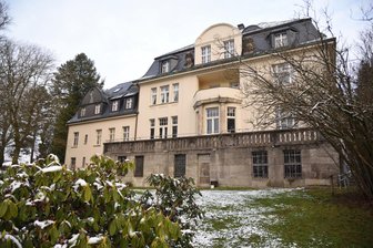 Premiere für Schlossweihnacht im Vogtland: Sogar der alte Gutsherr erwacht zum Leben - Das Schloss Schilbach. Hier findet am Sonntag erstmals eine Schlossweihnacht statt.