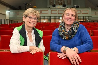 Premiere im Erzgebirge: „Kultur-Drei-Klang bei Nacht“ in Hoheneck - Marion Dittmann vom Phänomenia-Team (l.) und Annekathrin Rottstädt-Hänel, Leiterin des „Burattino“-Theaters, freuen sich auf den Kultur-Drei-Klang bei Nacht.