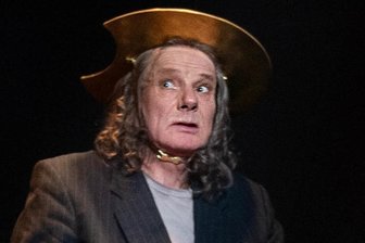 Don Quijote (Dirk Glodde) und Sancho Pansa (Patrick Berg) kämpfen gegen das Böse in der Welt.