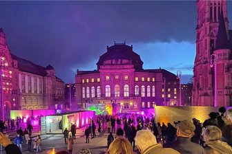 Premiere in Chemnitz: Lichtfestival "Illuminarium" lockt am Sonntag zum letzten Mal - Eine Premiere feierte in den vergangenen Tagen das Lichtfestival "Illuminarium" auf dem Theaterplatz. 