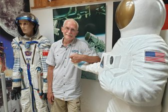 Premiere in Mittweida: „Der Mann, der nie im All war“ trifft auf die Kinoleinwand - Die Sammlung von Tasillo Römisch umfasst rund 100.000 Exponate.