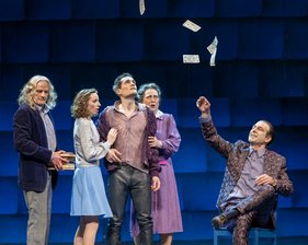 Michael Berger, Natalie Heiß, Fabian Vogt, Conny Grotsch und Martin Ennulat (von links) in einer Szene von "Kabale und Liebe" am Mittelsäschsischen Theater in Freiberg.