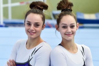 Premiere und Abschied zugleich - Weltmeisterin Pauline Schäfer (l.) und ihre Schwester Helene vom TuS Chemnitz-Altendorf starten beim Bundesligawettkampf am Sonnabend in Dresden. Dieser beginnt um 17 Uhr in der Margon-Arena.