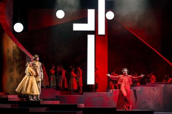 Premiere von Mozarts „Don Giovanni“ in Chemnitz: Wenn ein Zuschauer mit einschlägiger Erfahrung den ganzen Abend auffängt - Auf denn zum Feste: Don Giovanni (Thomas Essl, rechts) beschwört in der Champagnerarie seine Verführungskunst: Zerlina (Fernanda Allande) und Masetto (Jakob Ewert) ahnen nicht, was ihnen blüht.