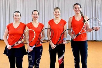Premierentitel für VTC Reichenbach - Britta Ruppert, Julia Fenk, Julia Glöckner und Jasmin Fleischer (von links) freuen sich über den Gewinn des Landesmeistertitels.