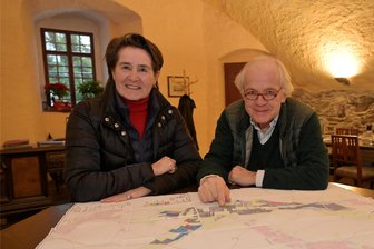 Prinz von Schönburg-Hartenstein wirbt um Spenden, damit er seinen Wald sich selbst überlässt – Wer profitiert davon? - Prinz Alfred von Schönburg-Hartenstein, seine Ehefrau, Prinzessin Marie-Therese von Schönburg-Hartenstein und weitere Familienmitglieder haben den Verein gegründet.