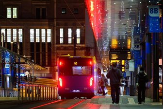 Pro Bahn kritisiert geplante ÖPNV-Kürzungen in Chemnitz - Der Fahrgastverband Pro Bahn warnt vor Nachteilen für Pendler und Schichtarbeiter durch die geplanten Einschnitte im Chemnitzer Nahverkehr. (Archivbild)