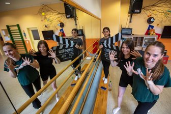 Proben für außergewöhnliche Tanzshow in der Plauener Festhalle laufen -