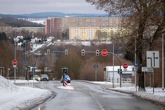 Problem-Kreuzung in Plauen: Mazda fährt auf Toyota auf - An dieser Problem-Kreuzung in Plauen kam es am Samstagmittag zu einem Auffahrunfall.