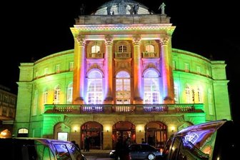 Probleme am Chemnitzer Theater: Bühne frei für die Krise - Einmal im Jahr beim Opernball feiert sich das Theater selbst. Nach Glamour ist derzeit an dem Haus aber niemandem zumute, der Einrichtung droht in den nächsten Jahren ein massiver Stellenabbau.