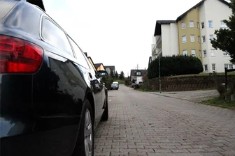 Problemkind Lindenring in Bernsbach: Jetzt ist der nächste Abschnitt dran - Der Lindenring in Bernsbach ist eine Dauerbaustelle, die die Stadt Lauter-Bernsbach Stück für Stück abarbeitet.