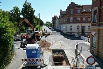 „Problemkreuzung“ in Werdau: Stadt plant nach Bau-Ende Maßnahmen - Auf der „Problemkreuzung“ in Werdau-Ost bauen noch bis Anfang August die Wasserwerke.