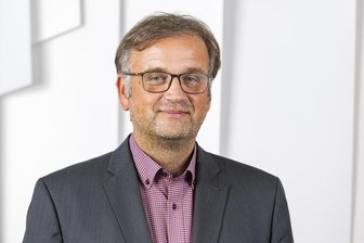 Professor der TU Chemnitz unter den meistzitierten Forschern der Welt - Prof. Dr. Oliver G. Schmidt ist seit 2022 an der TU Chemnitz.
