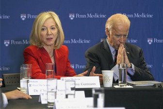Professorin soll US-Botschafterin in Deutschland werden - Eng verbunden: US-Präsident Joe Biden hat die Uni-Professorin Amy Gutmann zur US-Botschafterin in Deutschland nominiert. 