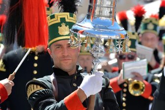 Etwa 700 Teilnehmer zählte die große Berg- und Hüttenparade zum 34. Bergstadtfest im vergangenen Jahr. Auf den traditionellen Aufmarsch müssen die Freiberger und ihre Gäste auch in Coronazeiten nicht verzichten.