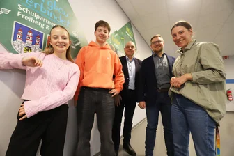 Projekt der Ohain-Schule in Freiberg mit tschechischem Pribram steht auf der Kippe - Gemeinsam für Städtepartnerschaft: Lara Noak, Cornel Körlin, Jens Gernegroß, Steve Ittershagen und Lehrerin Katja Hoffmann (v. l.) in der Ohain-Oberschule Freiberg.