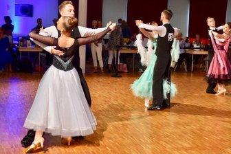 Prominenter Besuch zur Ballnacht in der Stadthalle - Profitänzer wollen, wie hier bei einer früheren Veranstaltung, zur anstehenden Ballnacht in Limbach-Oberfrohna ihr Können zeigen.