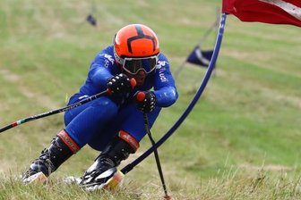 Prominenz erprobt Paulusberg - Grasskirennläufer Daniele Buio aus Italien testete im Auftrag des Skiverbandes Fis den Paulusberg in Neudorf. Die Piste wurde für die Junioren-WM als angemessen empfunden.