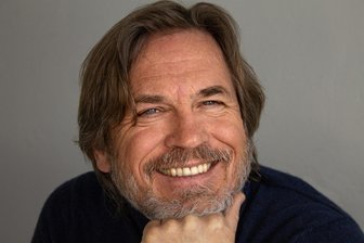 Prominenz im Erzgebirge: Wer läuft beim Märchenfilmfestival über den roten Teppich? - Schauspieler Tobias Hoesl ist der Ehrenpräsident des diesjährigen Märchenfilmfestivals.