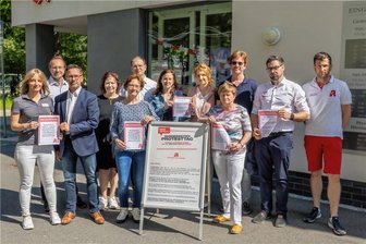 Protest der Apotheker: Warum ein Pharmazeut im Vogtland trotzdem sein Geschäft öffnete - Folgten der Einladung von Sören Voigt: die Apotheker Anja Wickert, Ulrich Stahn, Beate Rockstroh, Kathrin Claus, Markus Frixel, Julia Schautschik, Kristina und Detlef Löscher, Bettina Schwarze, Daniel Mädler, Robert Herold.