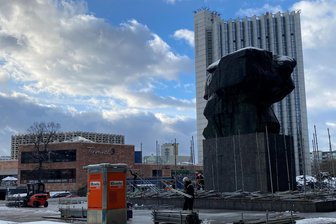 Protest flankiert Start der Kulturhauptstadt: Das sagt der Verfassungsschutz zum Konfliktrisiko am 18. Januar in Chemnitz - Der Aufbau für die große Eröffnungsshow für die Kulturhauptstadt am Abend des 18. Januar in Chemnitz läuft seit dieser Woche.