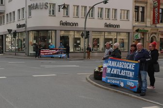 Protest gegen hohe Spritpreise im Erzgebirge - In Aue hat es einen Protest gegen die hohen Kraftstoffpreise gegeben.