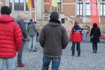 Protest gegen Krieg in der Ukraine - Auf dem Stollberger Markt wurde am Sonntag gegen den Krieg in der Ukraine protestiert.