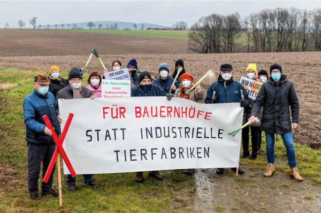 Protest gegen Massentierhaltung in Lunzenau - Auch im Vorjahr setzten sich gut zwei Dutzend Menschen bei Lunzenau für eine Agrarwende ein.
