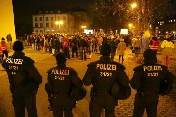 Protest gegen Überfremdung: Hunderte demonstrieren in Schneeberg (Update) - 
